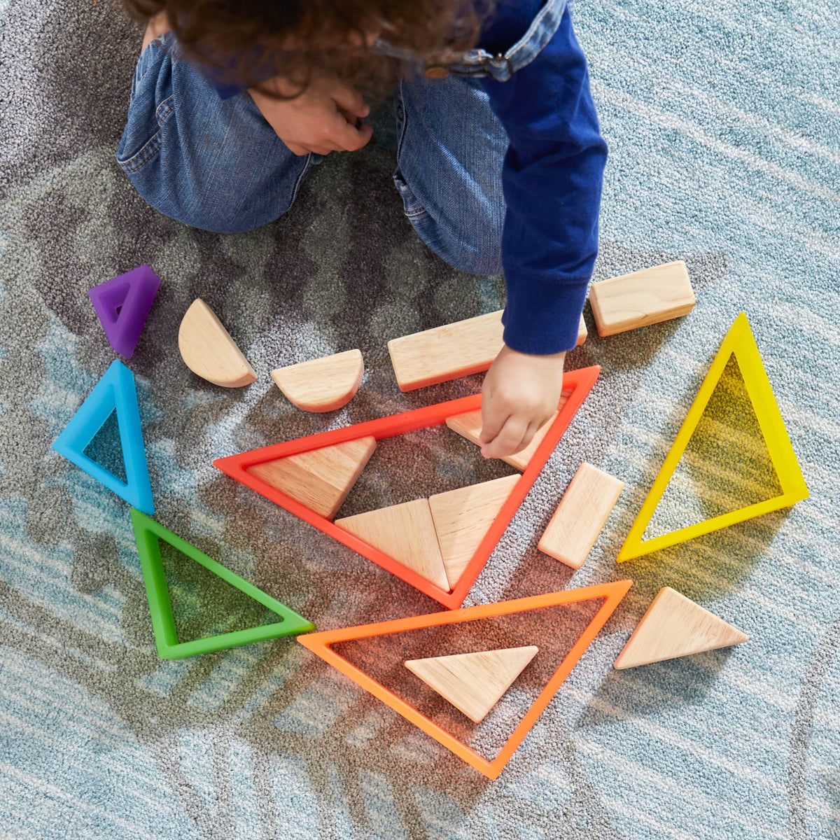 300620 Discovery Triangles Primary Lifestyle 2 | Multicolor