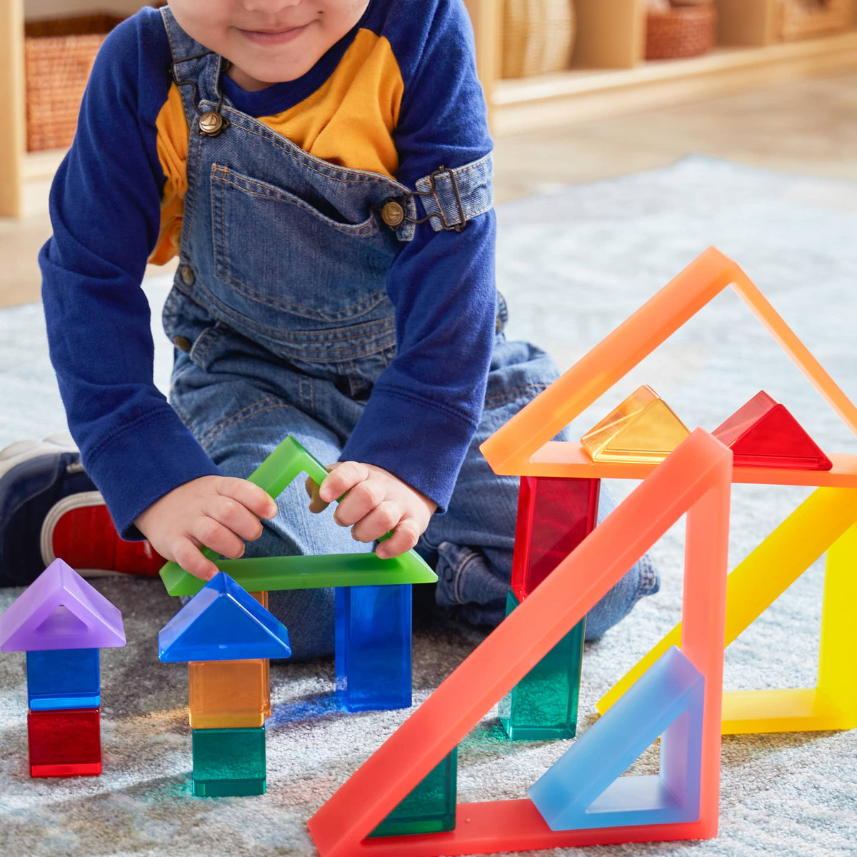 300620 Discovery Triangles Primary Lifestyle 3 | Multicolor