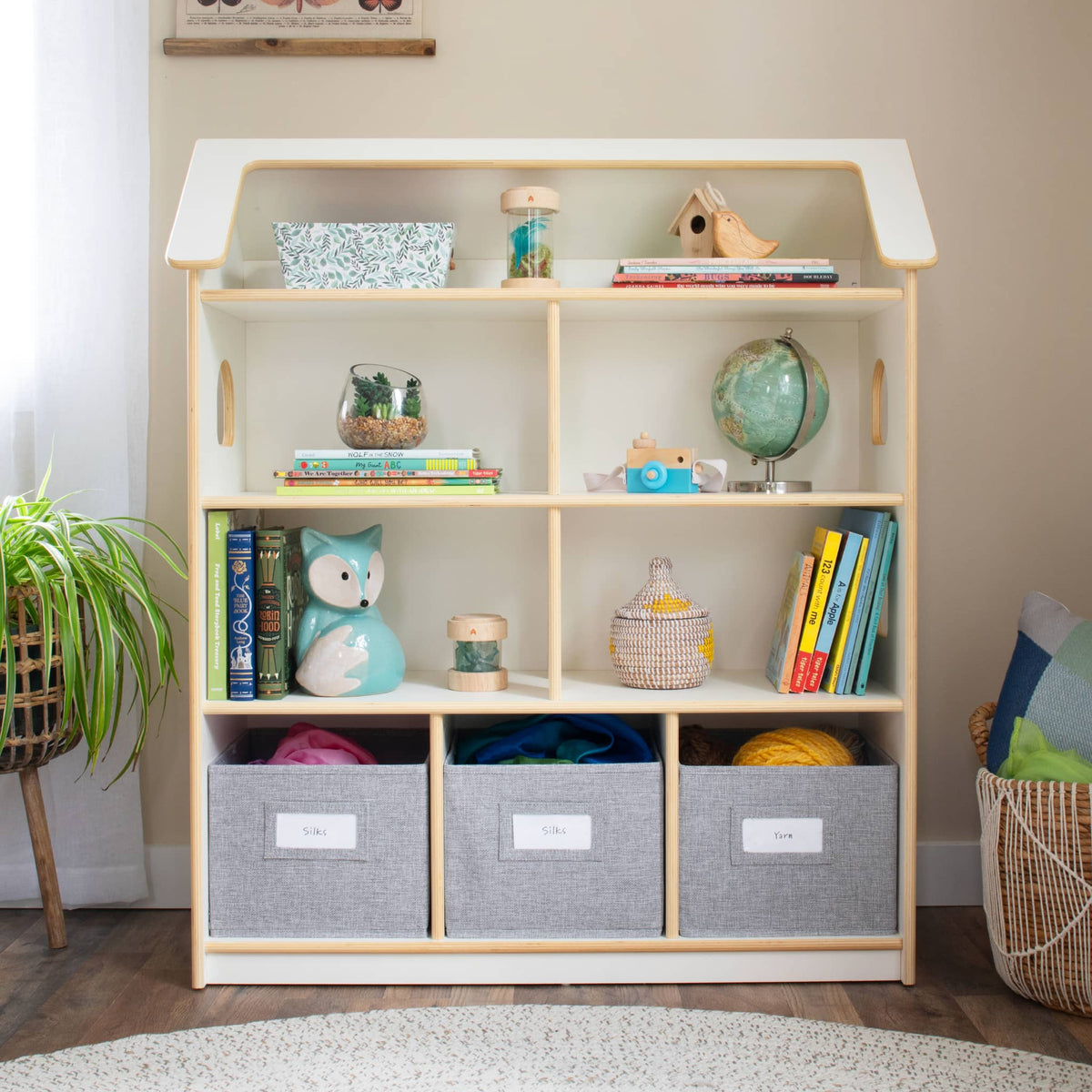 G80229 EdQ Dollhouse Bookcase White Env 1090 | White