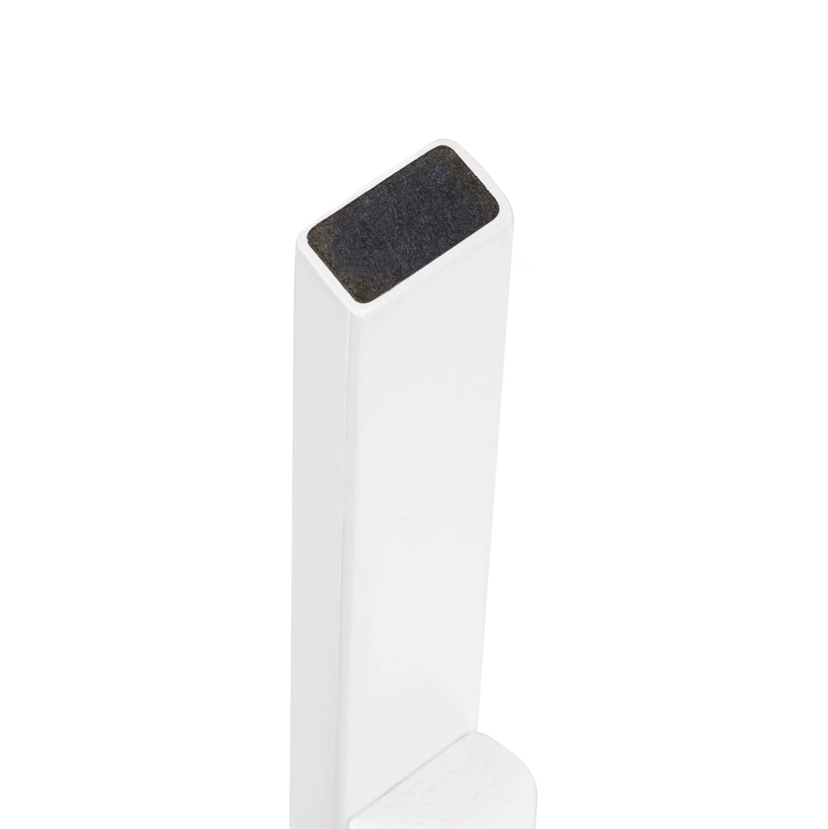 G81041 Nordic Table and 4 Chairs White Silo 3 Chair Detail D | White